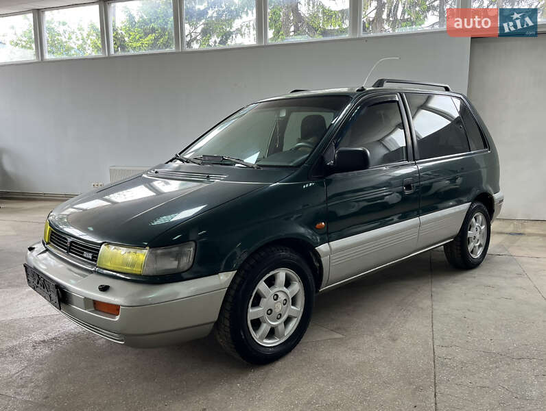 Mitsubishi Space runner (1993)