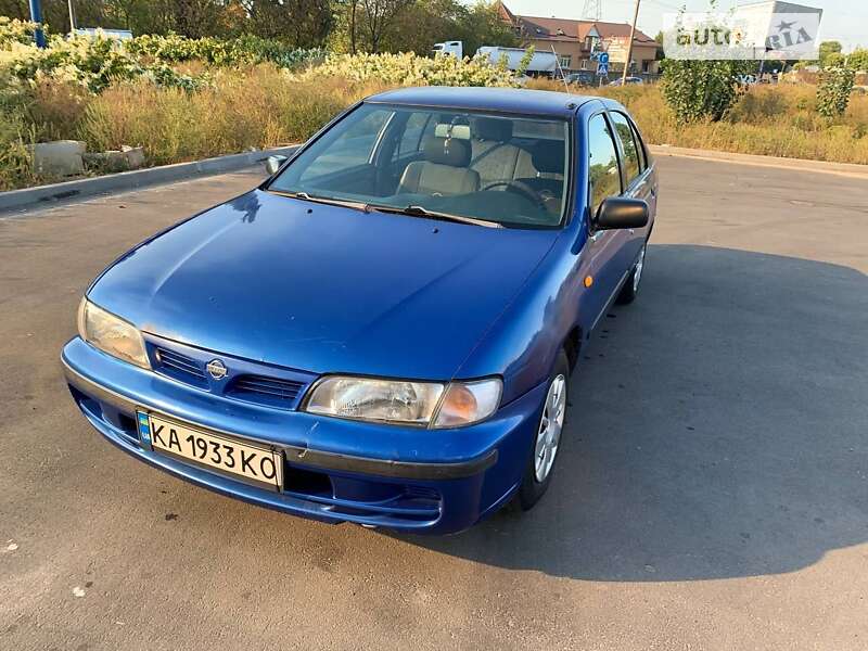 Nissan Almera (1996)
