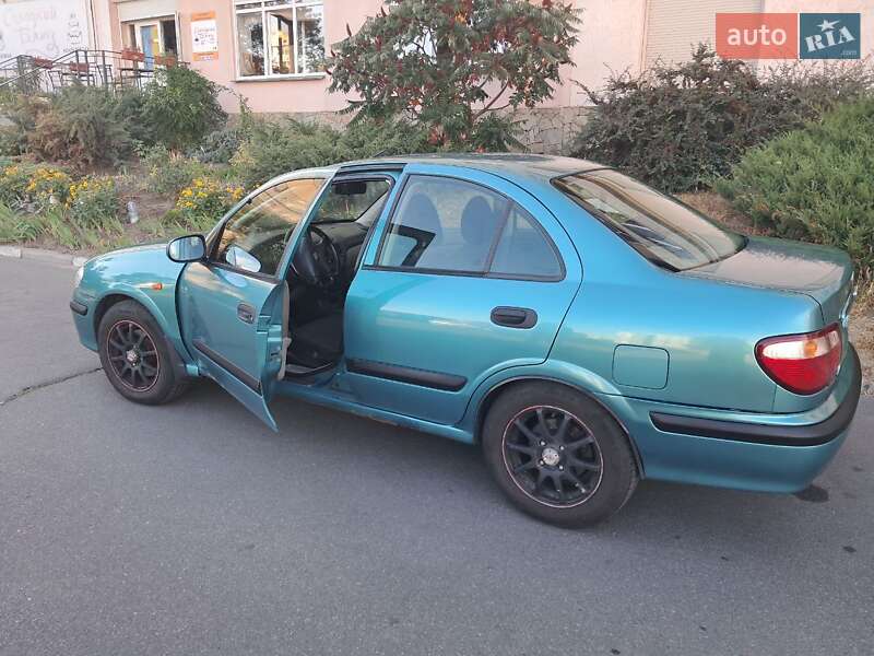 Nissan Almera (2002)