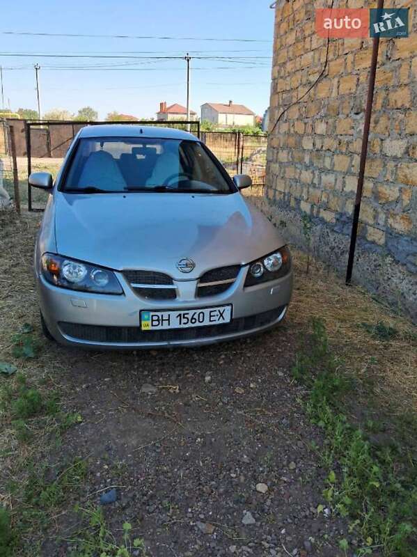 Nissan Almera (2004)