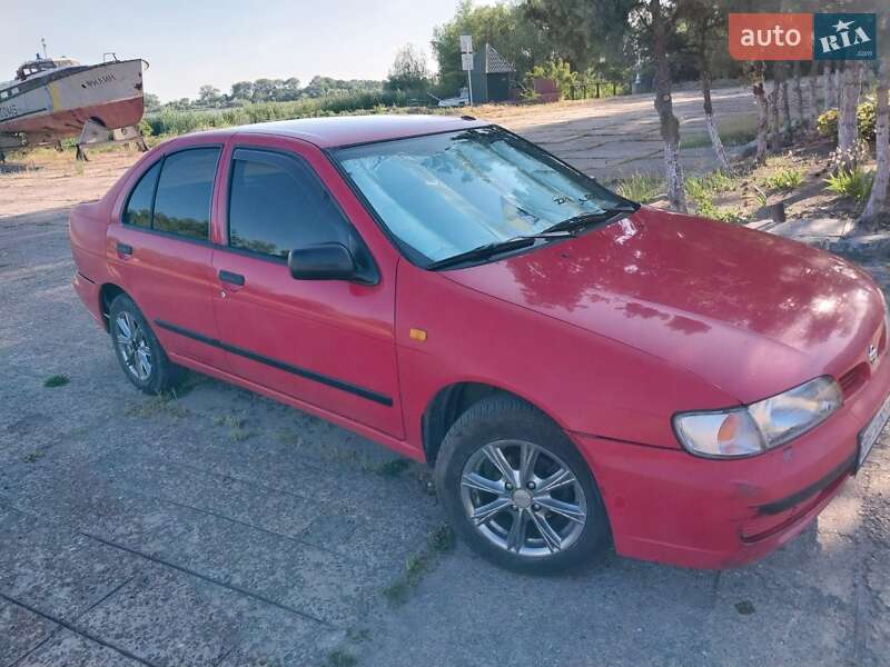 Nissan Almera (1996)