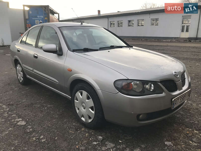 Nissan Almera (2004)