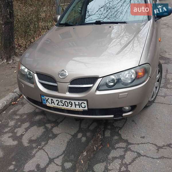 Nissan Almera (2005)