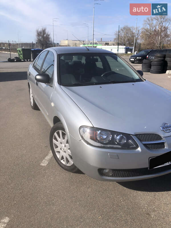 Nissan Almera (2005)