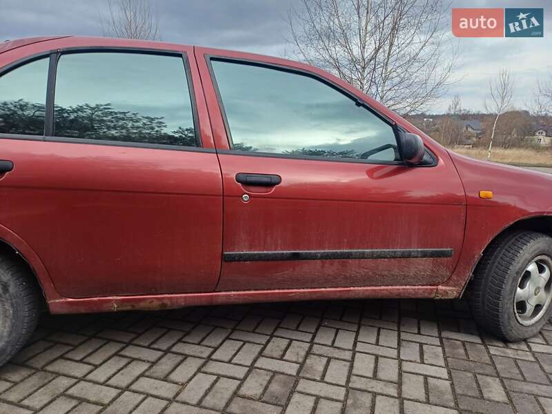 Nissan Almera (1996)