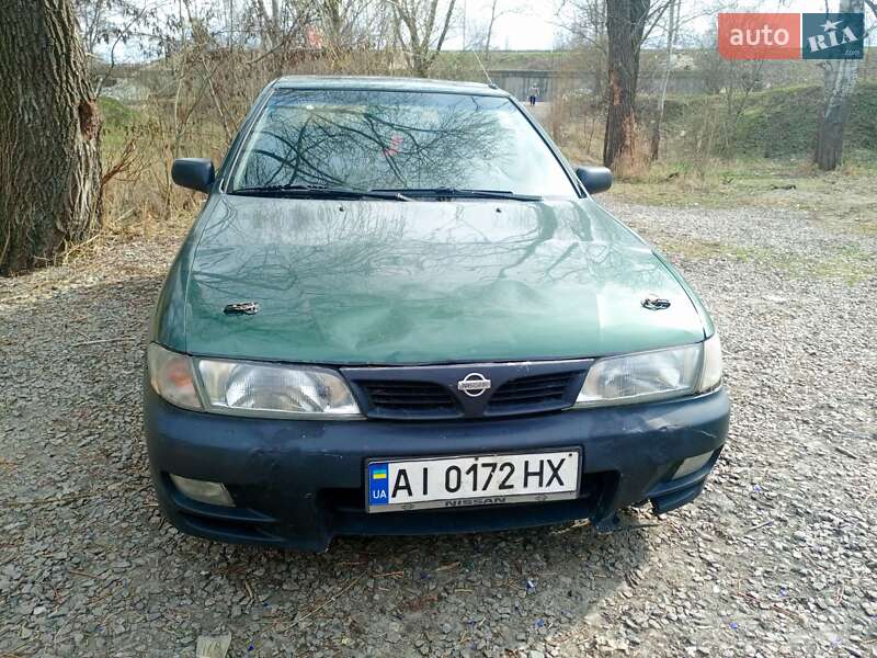 Nissan Almera (1996)