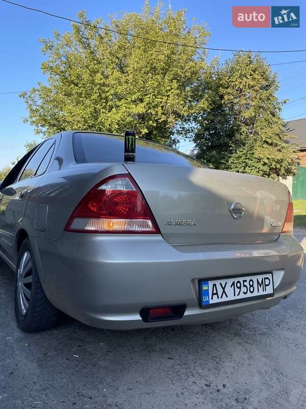 Nissan Almera (2007)