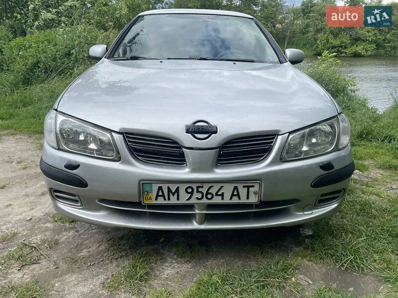 Nissan Almera (2002)