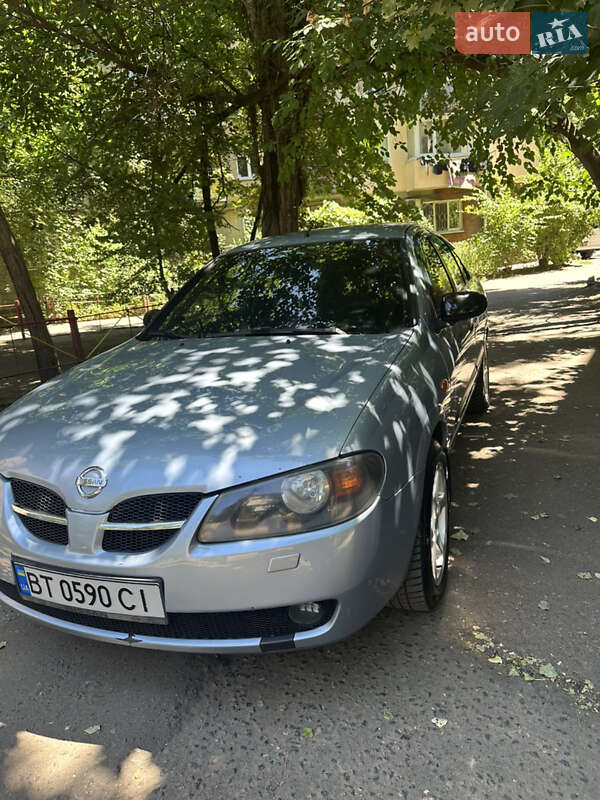 Nissan Almera (2004)