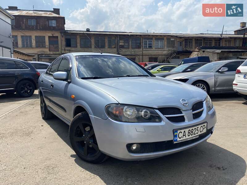 Nissan Almera (2005)