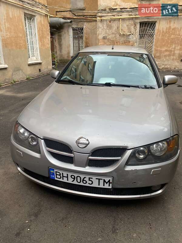 Nissan Almera (2003)