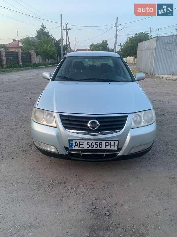 Nissan Almera (2006)