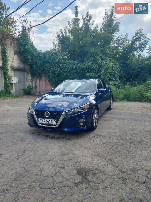 Nissan Altima (2020)