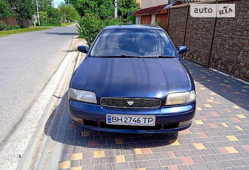 Nissan Bluebird (1992)