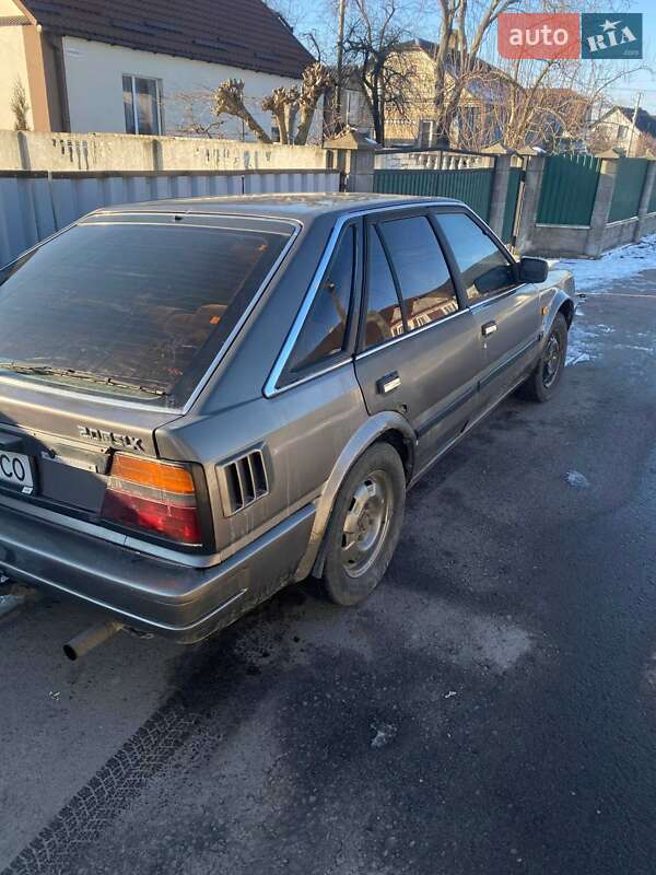 Nissan Bluebird (1986)