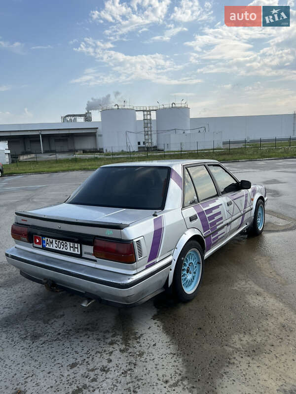 Nissan Bluebird (1990)
