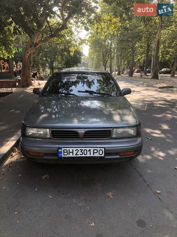 Nissan Maxima (1989)