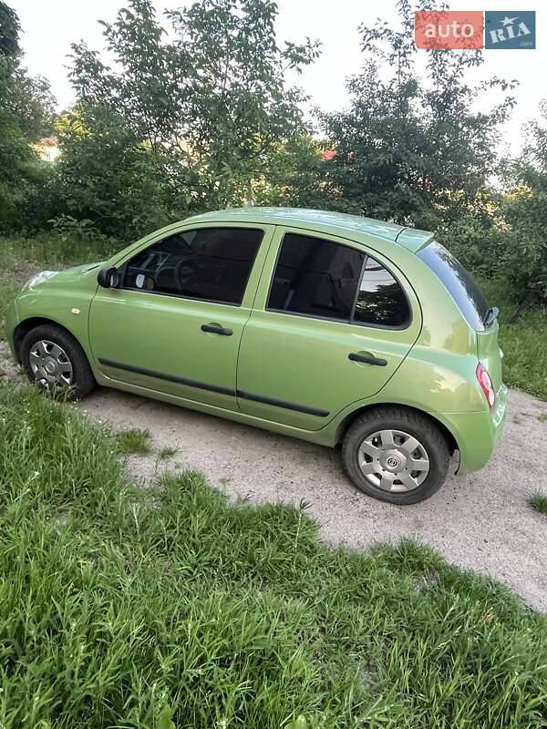 Nissan Micra (2004)