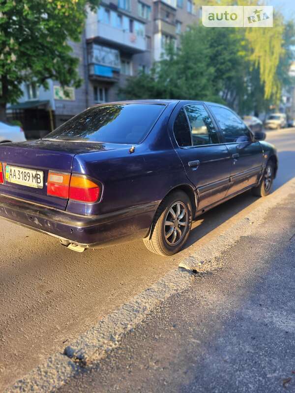 Nissan Primera (1990)