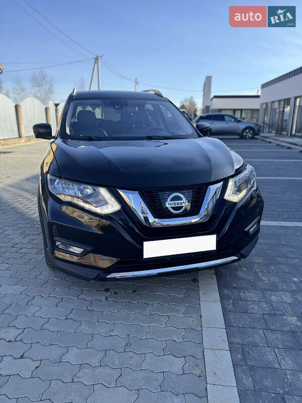 Nissan Rogue (2017)