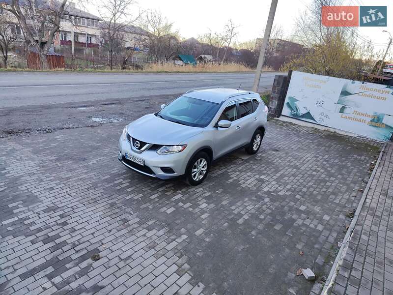 Nissan Rogue (2015)