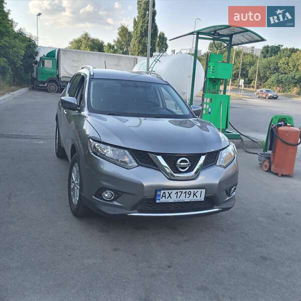 Nissan Rogue (2016)