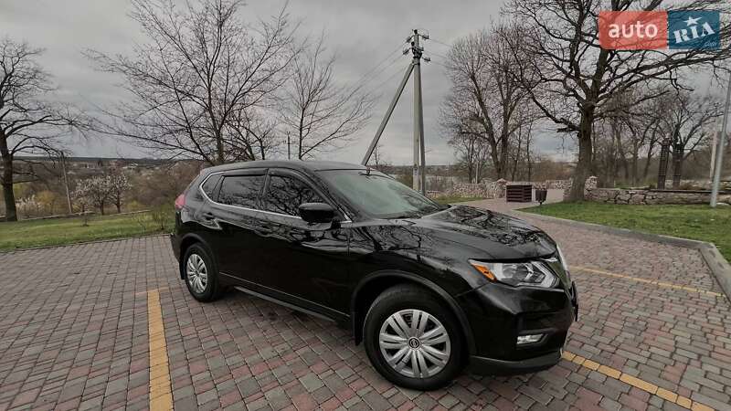 Nissan Rogue (2017)