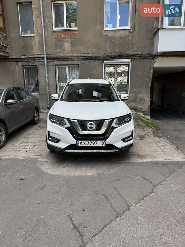 Nissan Rogue (2016)