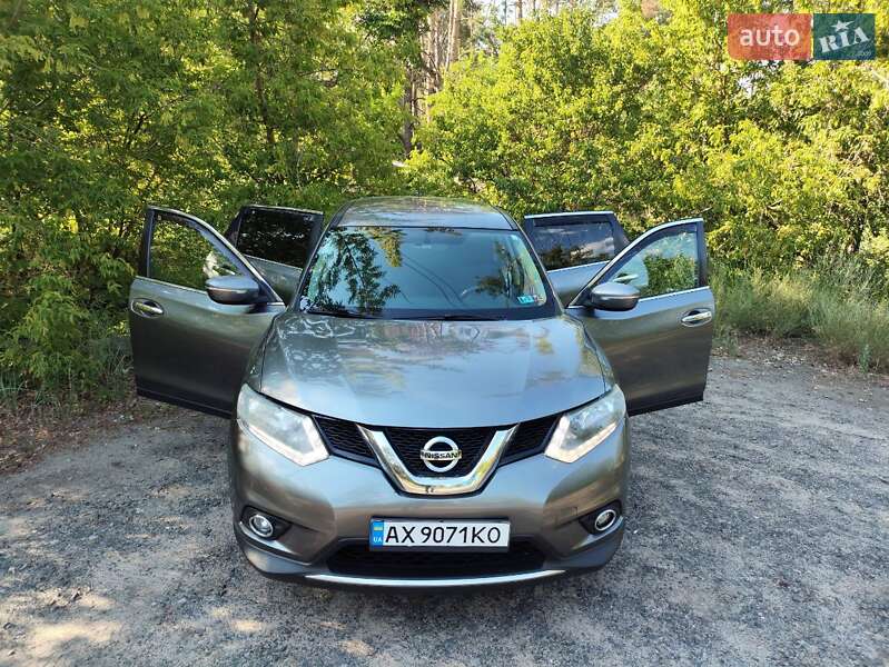 Nissan Rogue (2015)