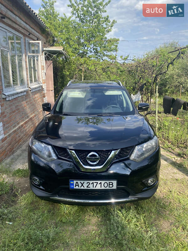 Nissan Rogue (2015)