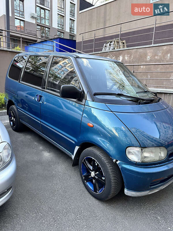 Nissan Serena (1994)