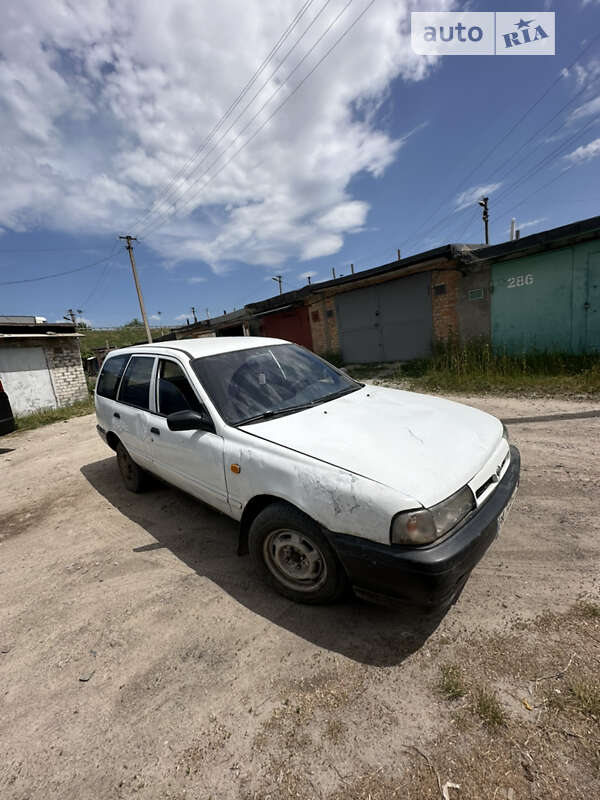 Nissan Sunny (1992)