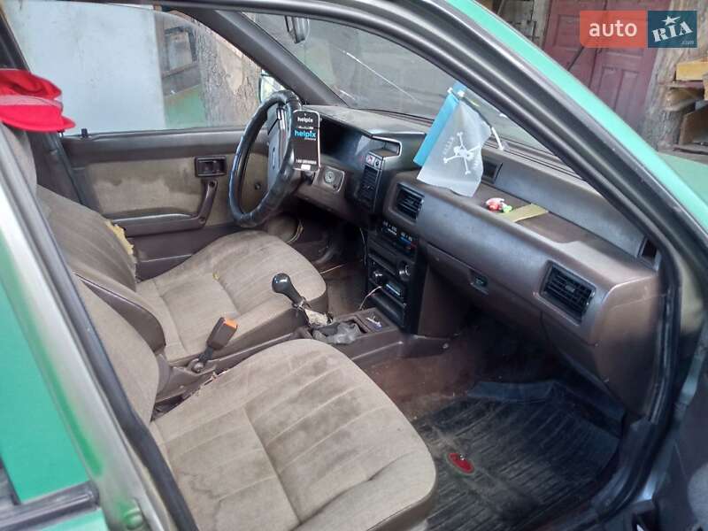 Nissan Sunny (1988)