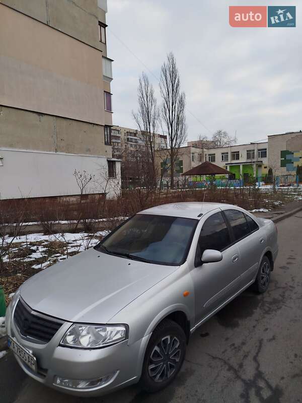 Nissan Sunny (2004)