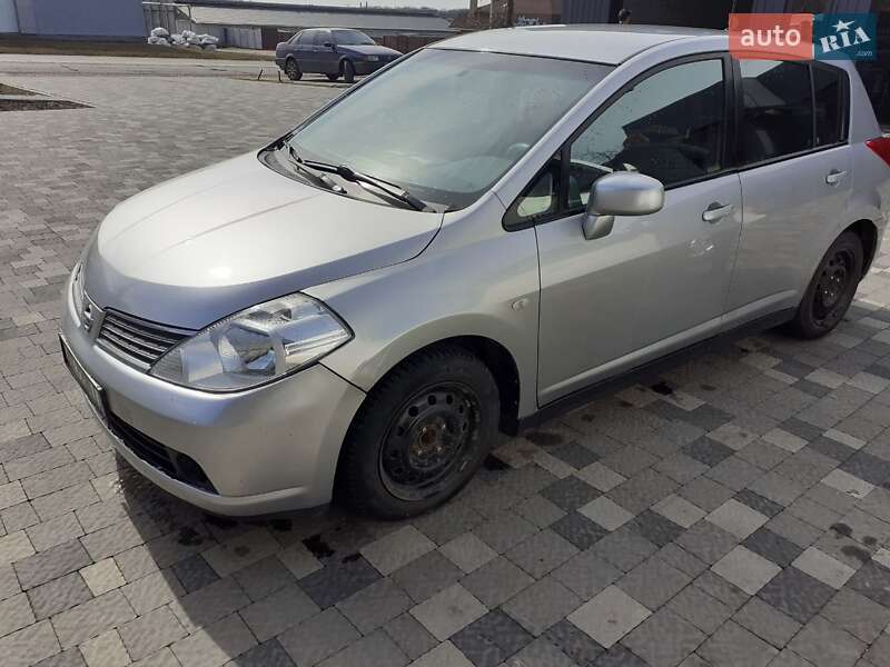 Nissan Tiida (2007)