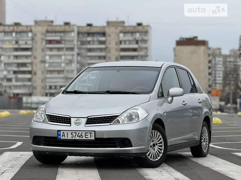 Nissan Tiida (2007)