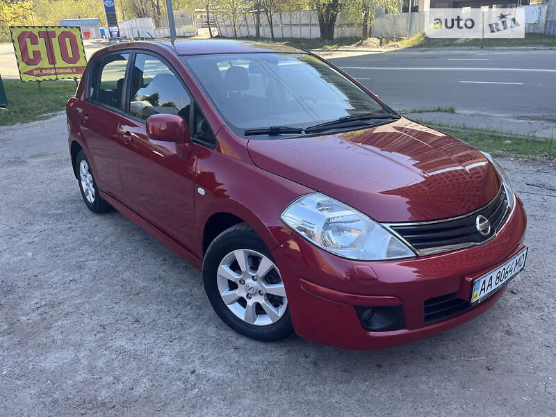 Nissan Tiida (2010)