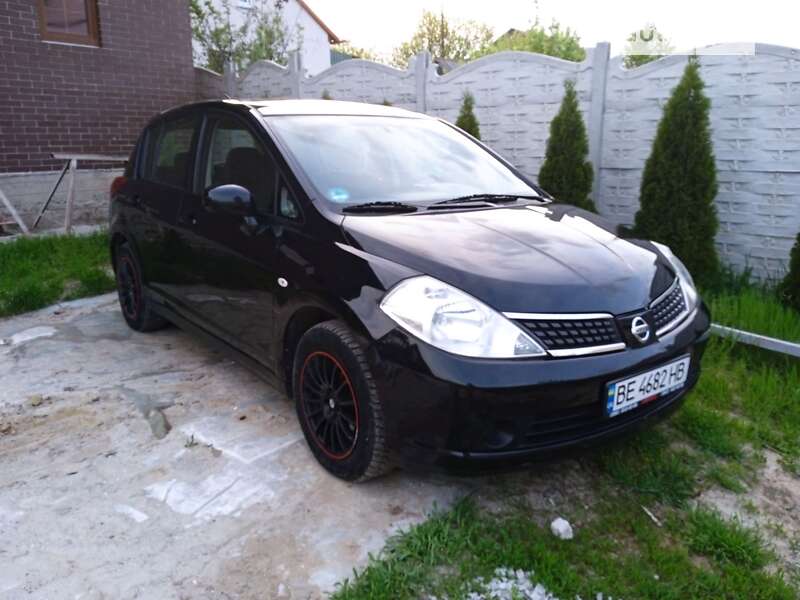 Nissan Tiida (2008)