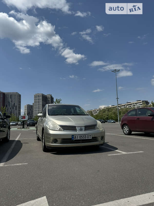 Nissan Tiida (2007)