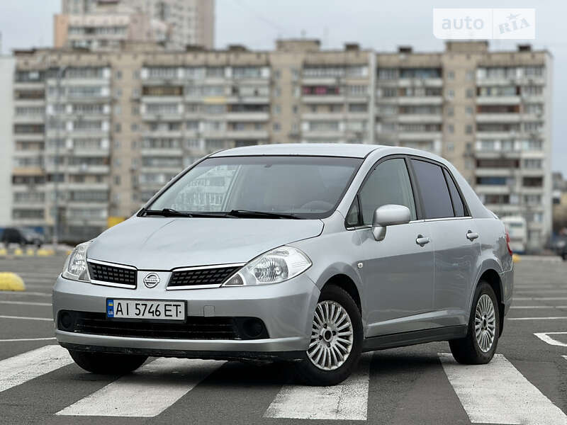 Nissan Tiida (2007)