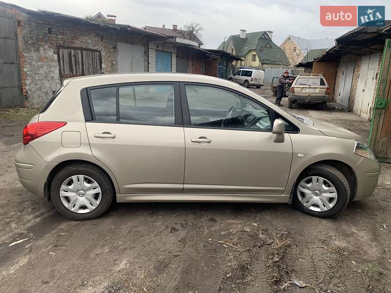 Nissan Tiida (2010)