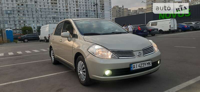 Nissan Tiida (2007)