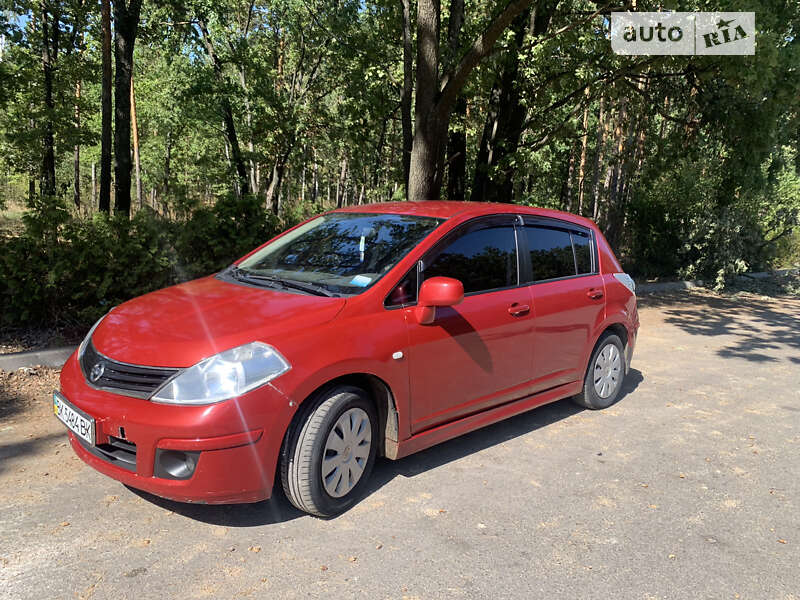 Nissan Tiida (2010)