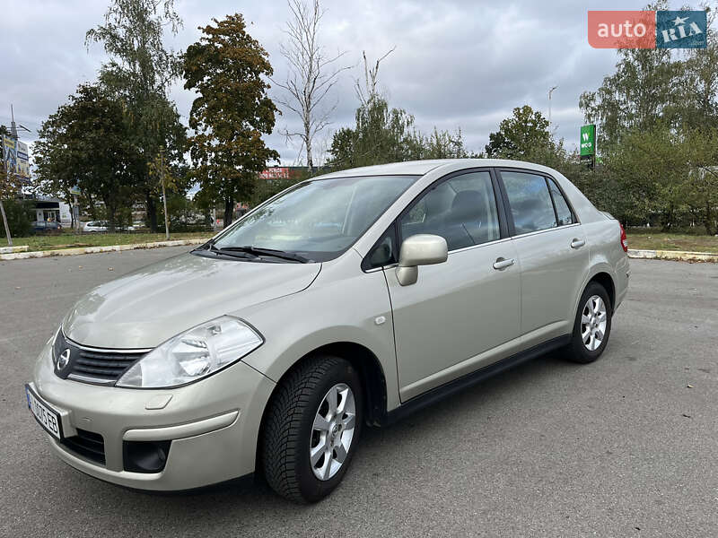 Nissan Tiida (2008)