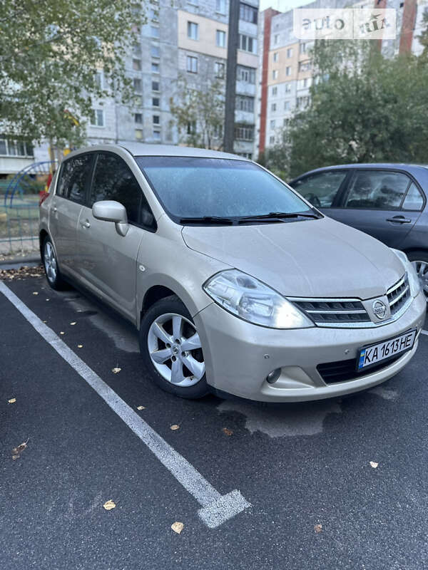 Nissan Tiida (2008)