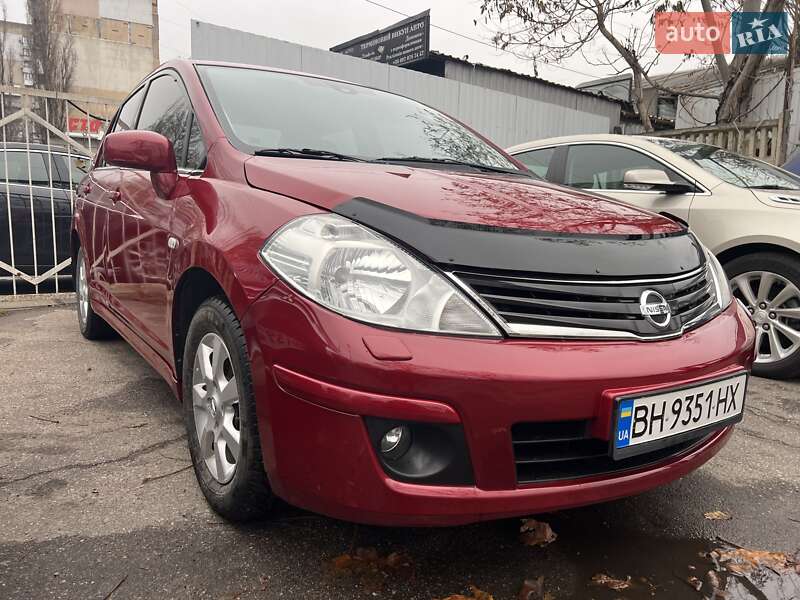 Nissan Tiida (2011)