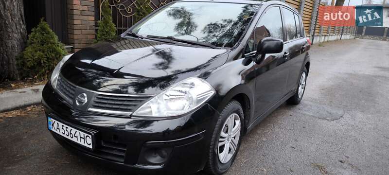 Nissan Tiida (2008)