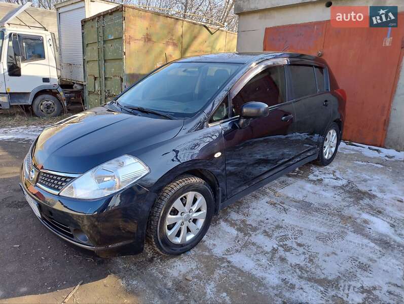 Nissan Tiida (2008)