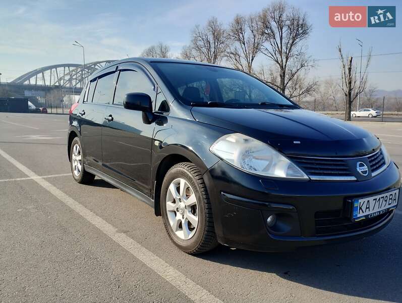 Nissan Tiida (2008)