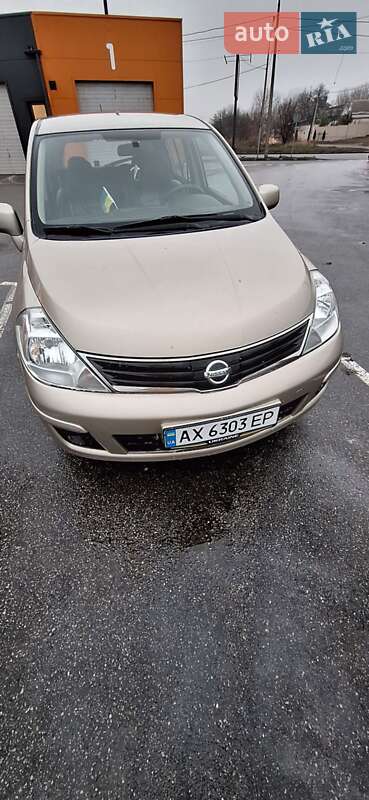 Nissan Tiida (2011)